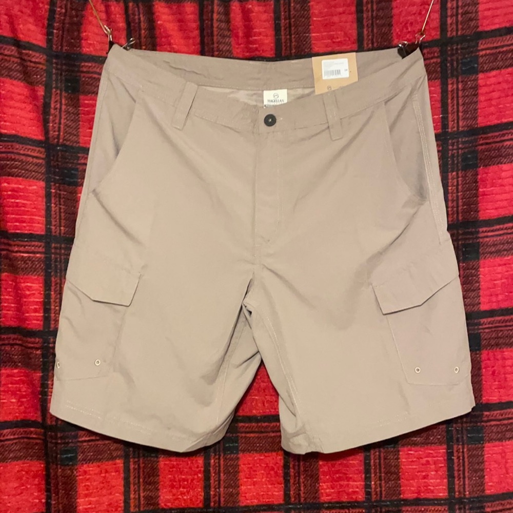 Magellan water proof fishing shorts size 34